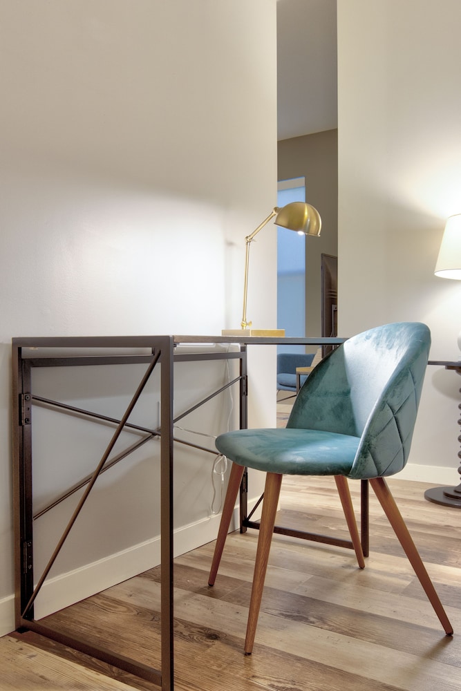 City Studio, 1 Queen Bed, Non Smoking (Self Check-In With Virtual Front Desk) photo 2