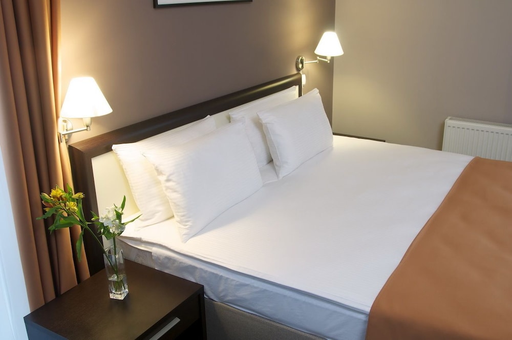 Standard Room, 1 Queen Bed - Photo 2