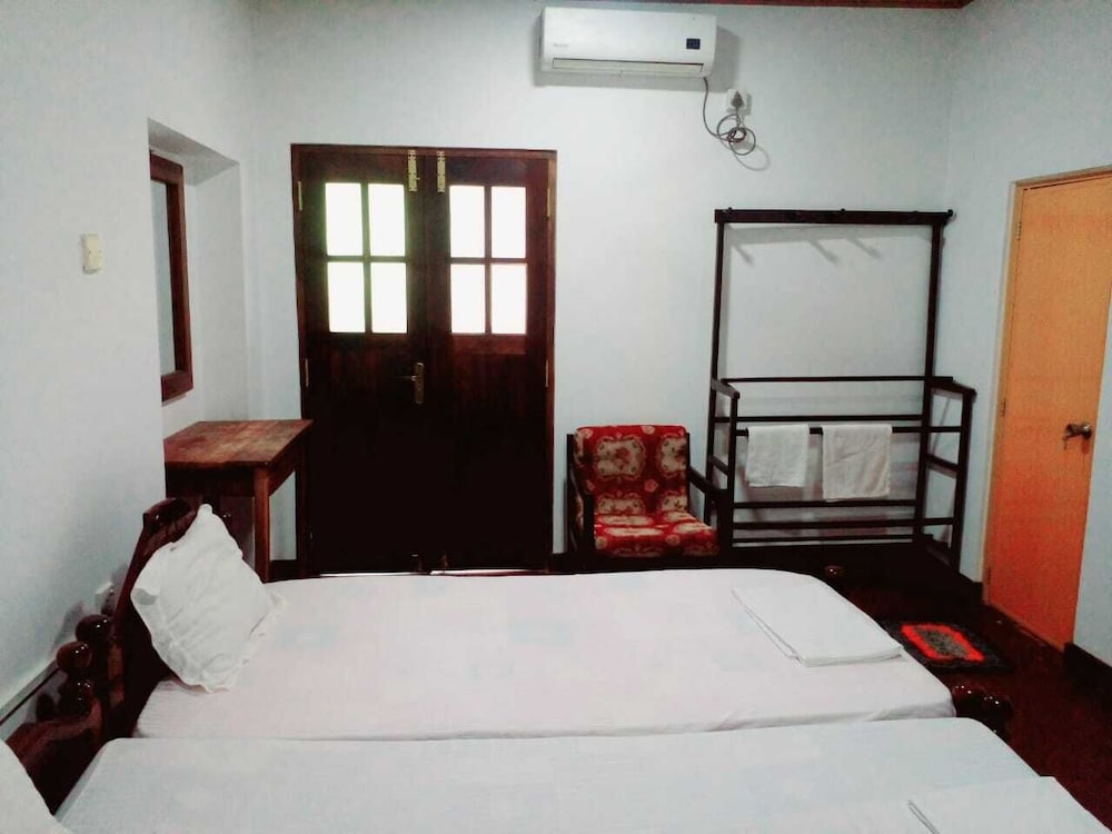 Family Room, City View photo 1