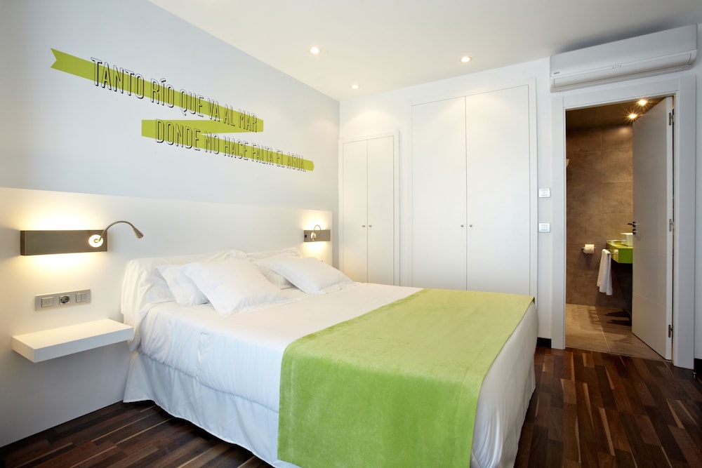 Standard Double Room Single Use thumbnail 5