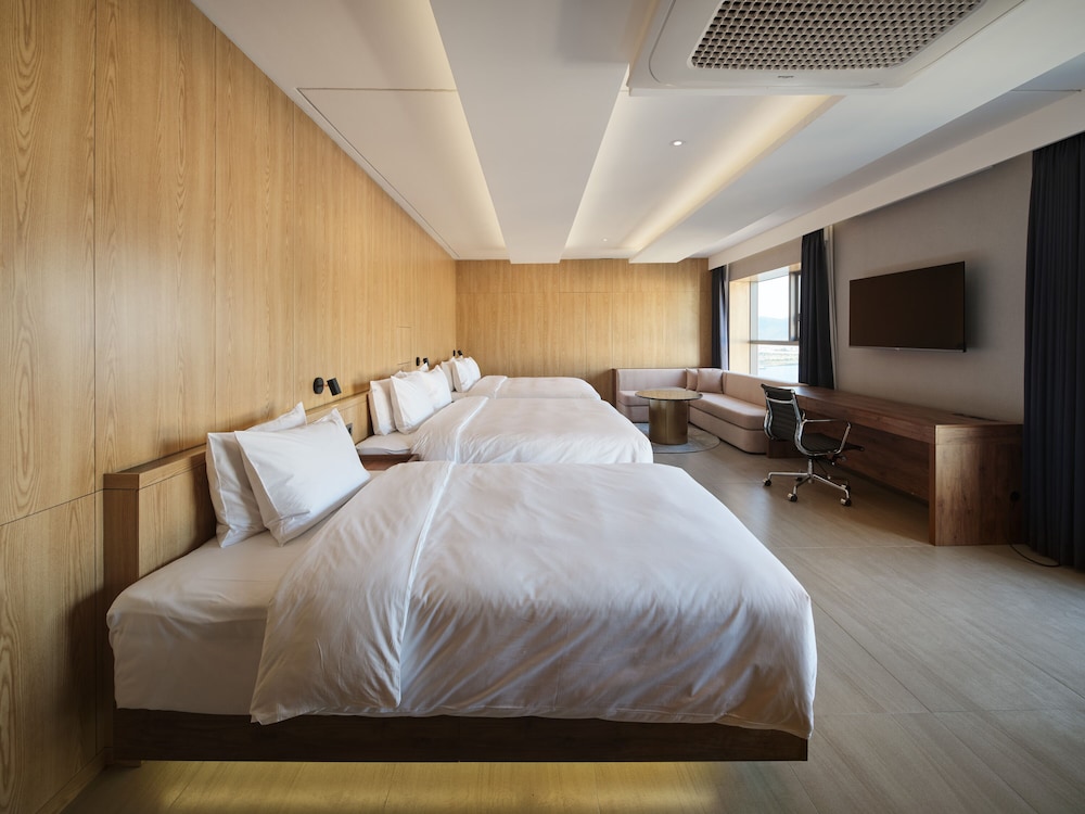Family Triple Room, River View - Photo 4