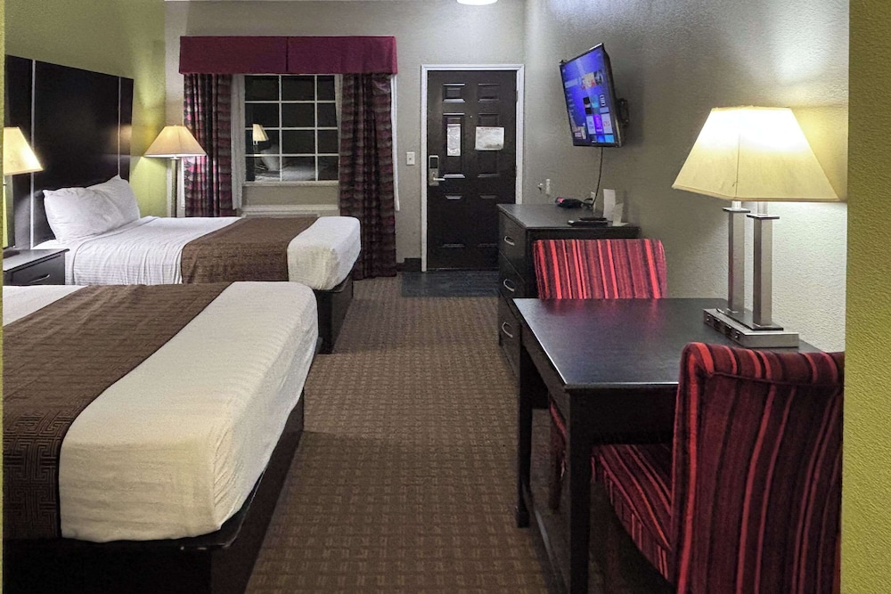 Standard Room, 2 Queen Beds, Non Smoking photo 3