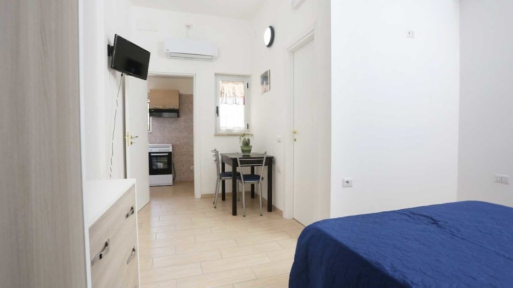 Basic Bungalow, 1 Queen Bed