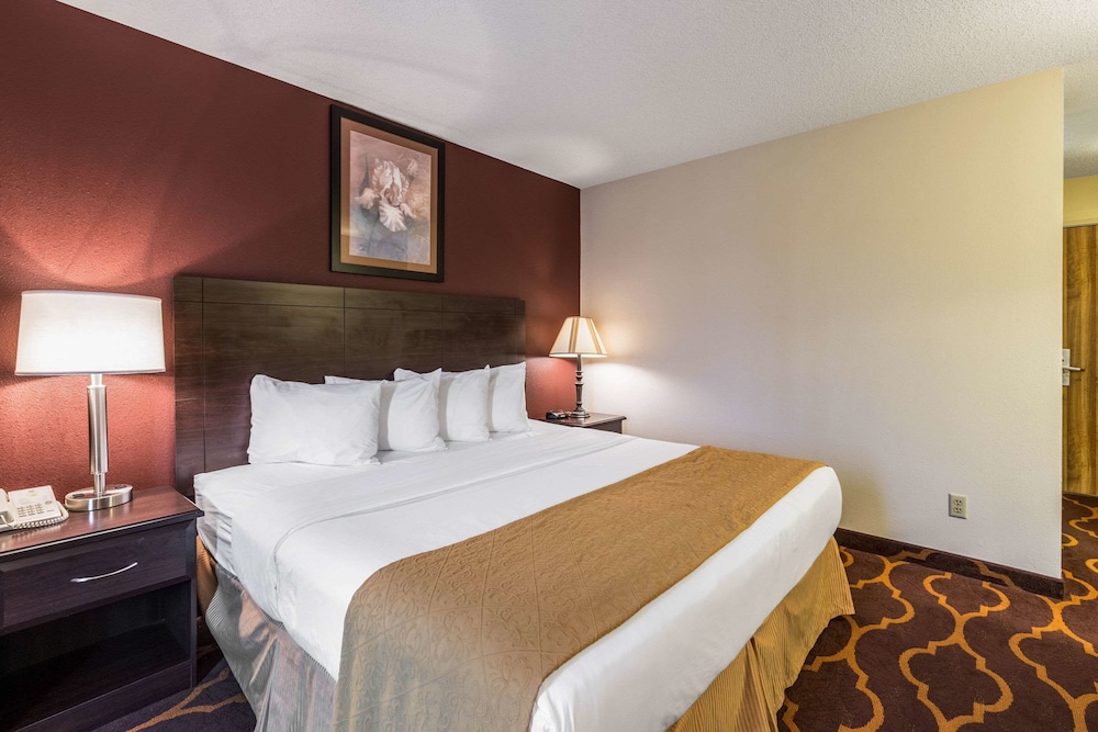 Standard Room, 1 King Bed, Non Smoking - Photo 2