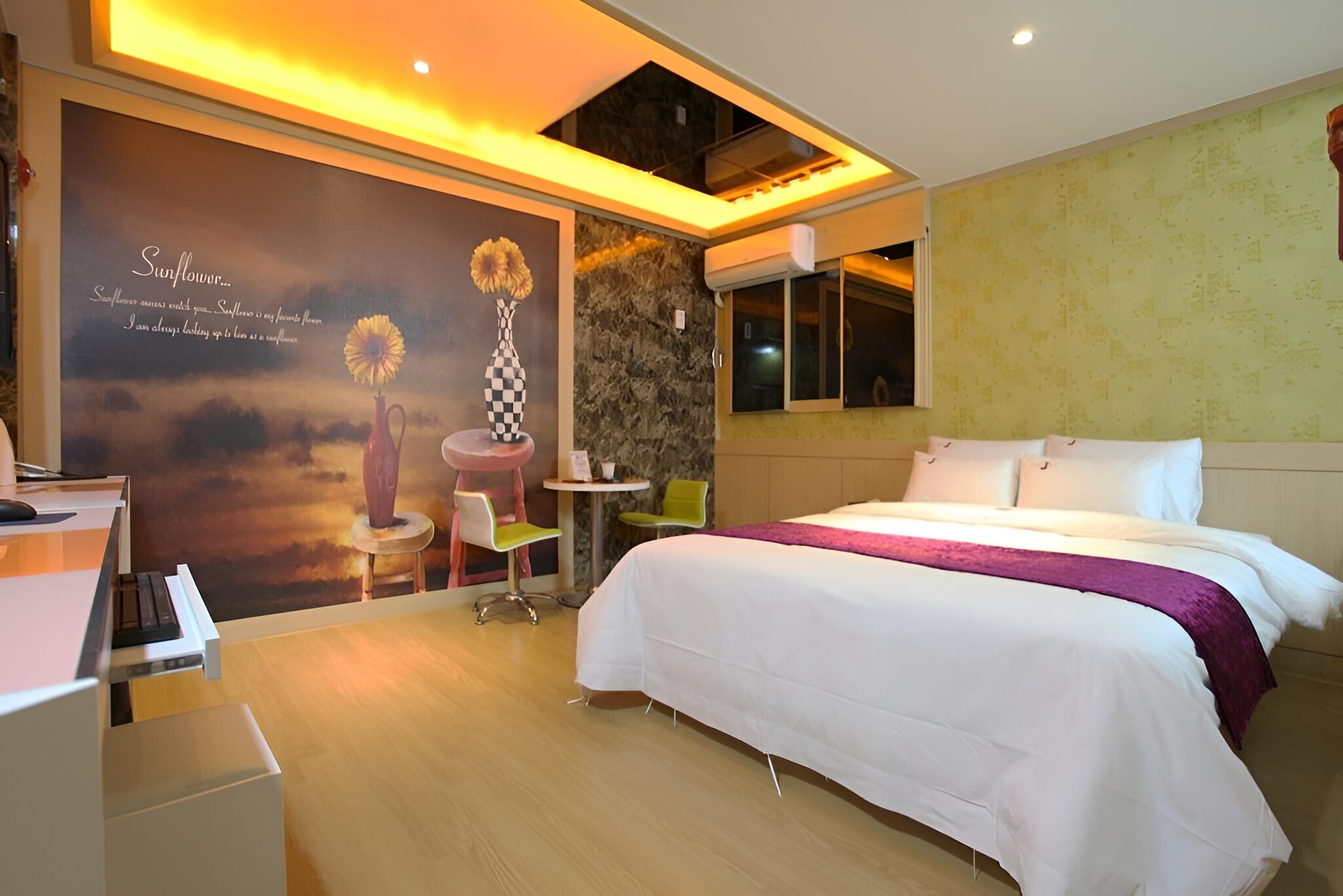 Room (Standard Room) - Photo 1