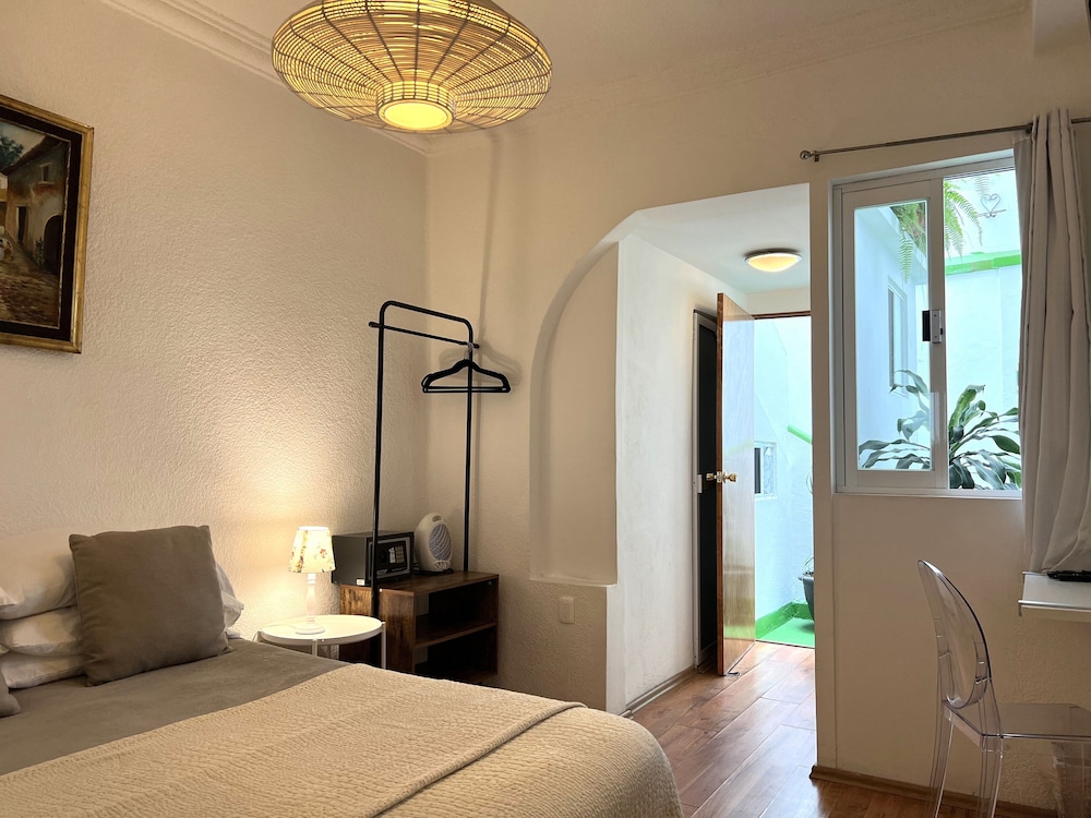 Economy Room, 1 Queen Bed (C6)