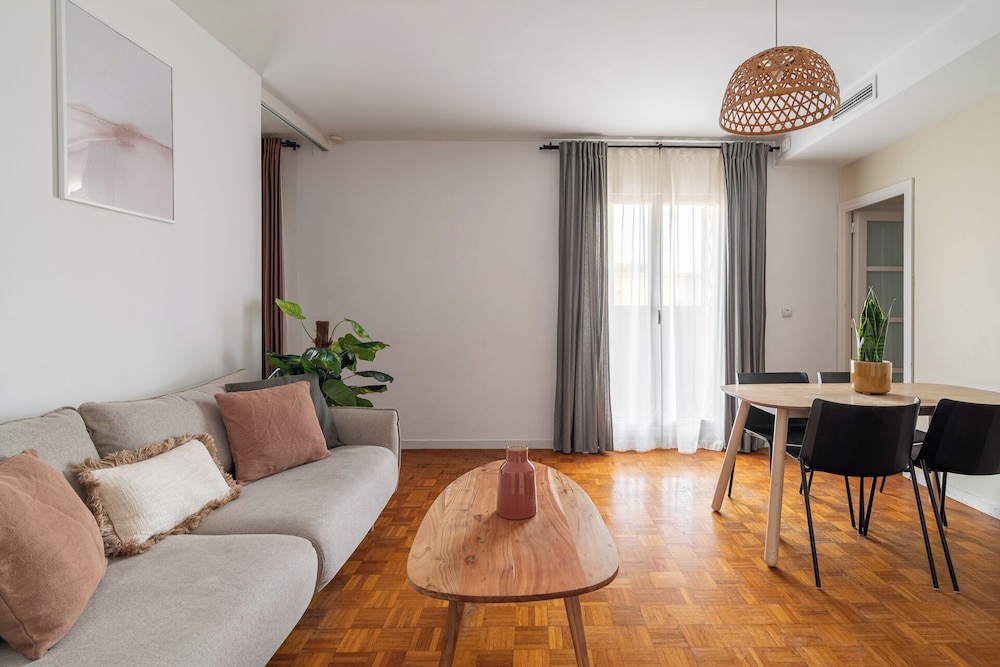 Apartment (3 Bedrooms)