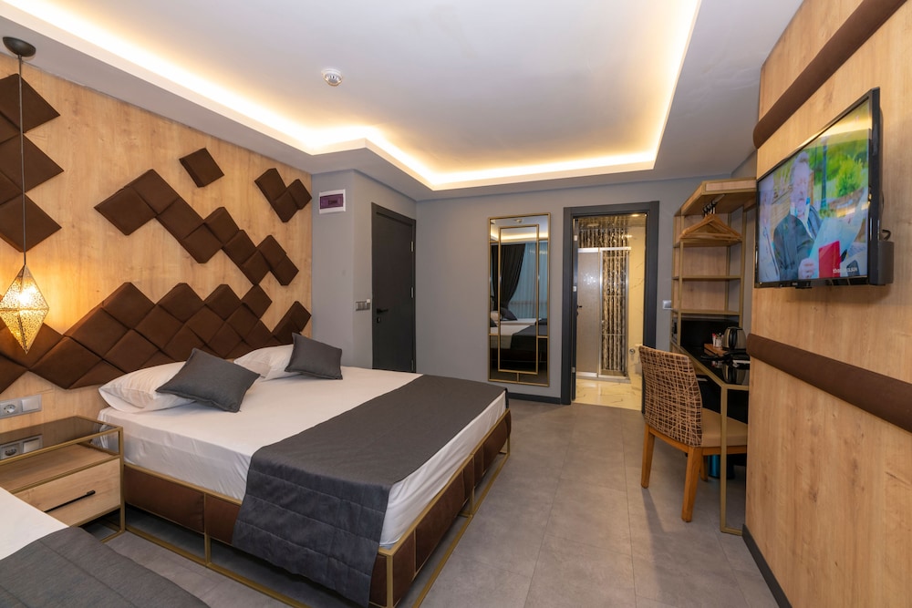 Deluxe Triple Room photo 3