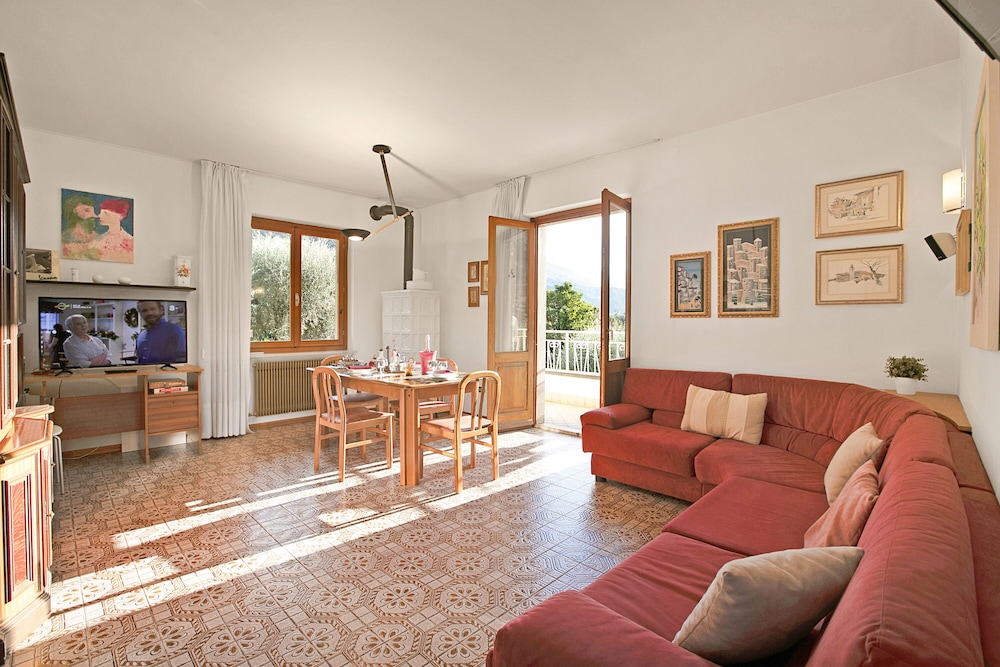 Family Apartment, Multiple Bedrooms, Mountainside (Albatros) photo 3
