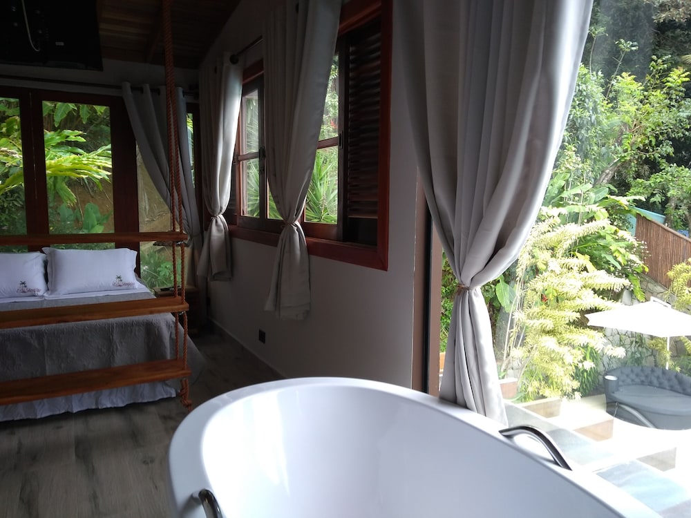 Premium Studio Suite, 1 Double Bed, Pool View