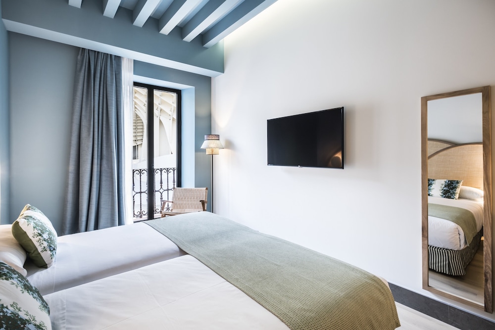 Deluxe Double or Twin Room, City View - Photo 4
