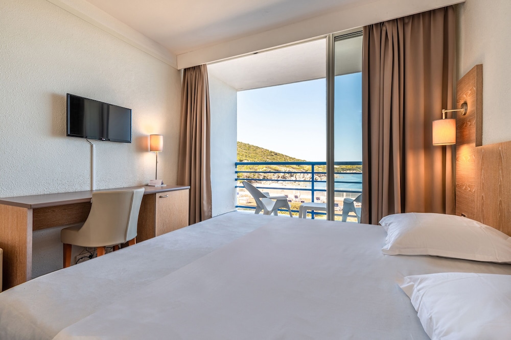 Classic Double Room Single Use, 1 Bedroom, Terrace, Sea View photo 2