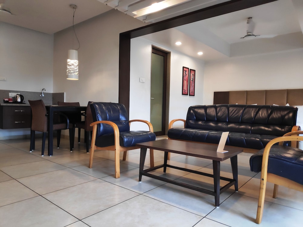Suite - Photo 9