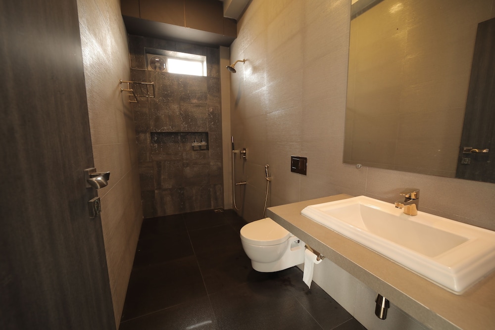 Ultra Luxury Suite with Mountain and Valley View - Photo 4