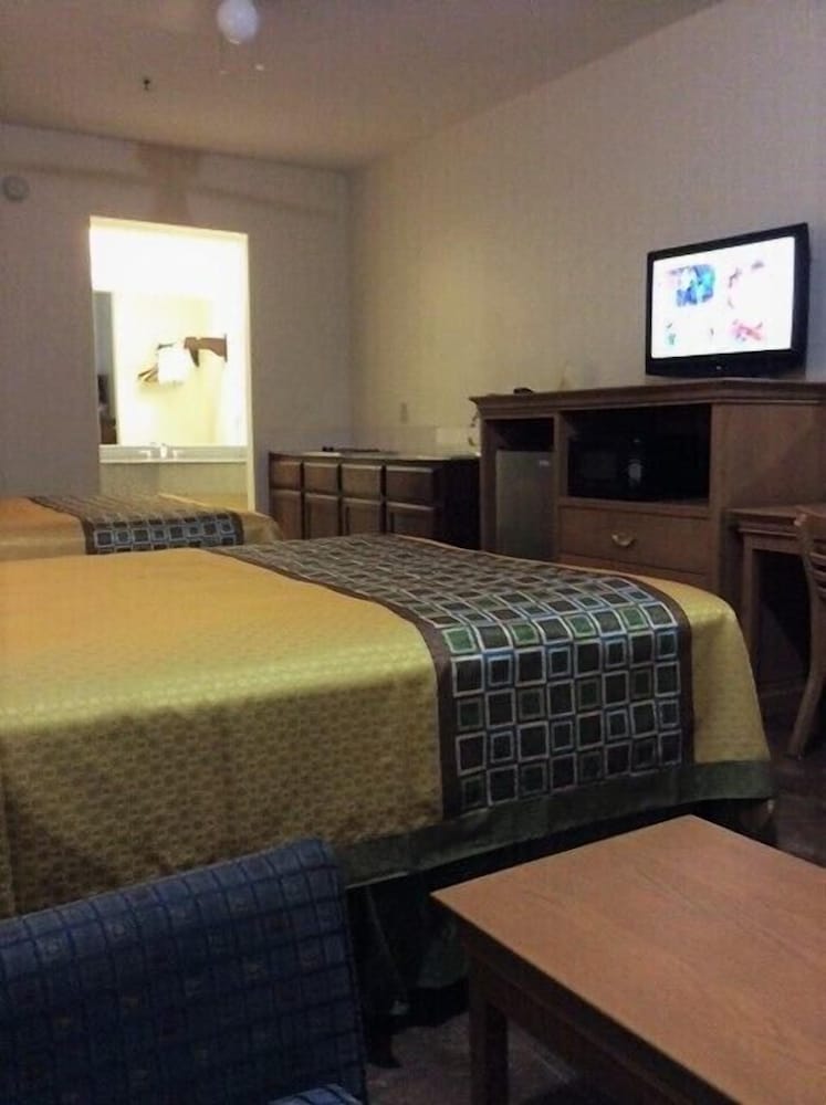 Deluxe Room, 2 Queen Beds, Smoking - Photo 3