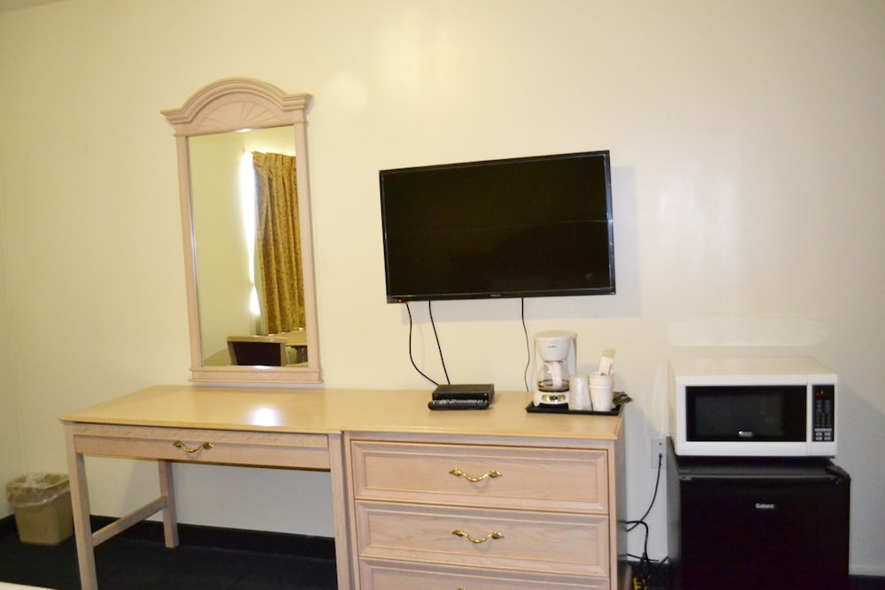 Standard Room, 1 King Bed photo 3