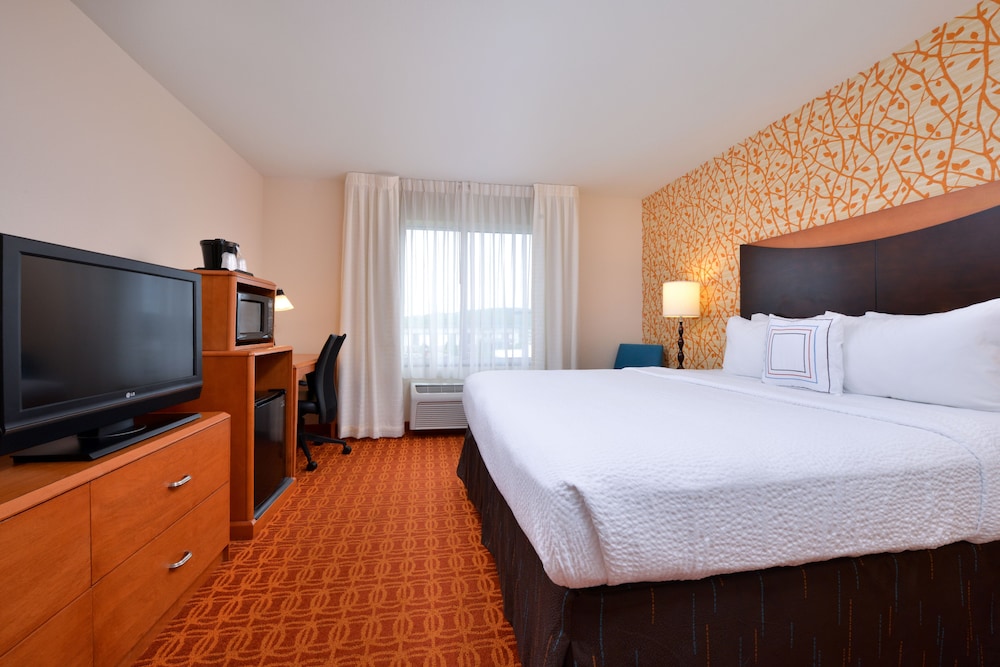 Room, 1 King Bed (Mobility/Hearing Accessible, Tub) - Photo 1