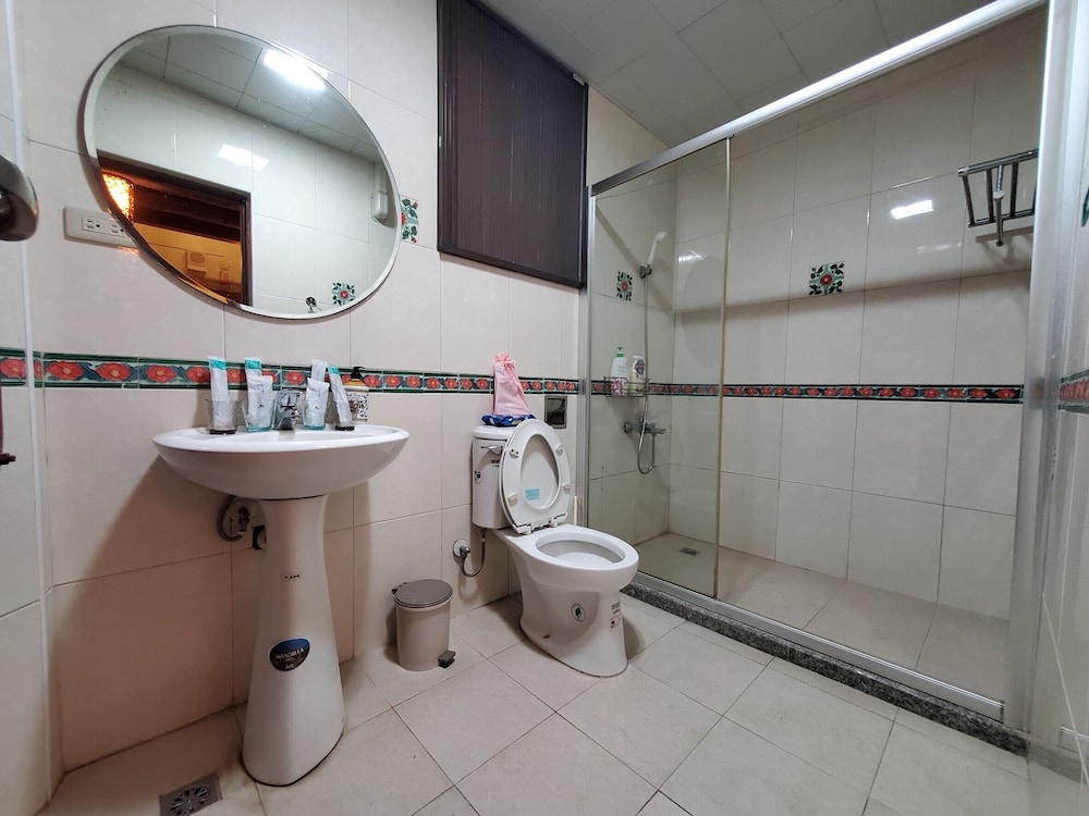 Traditional Quadruple Room - Photo 10