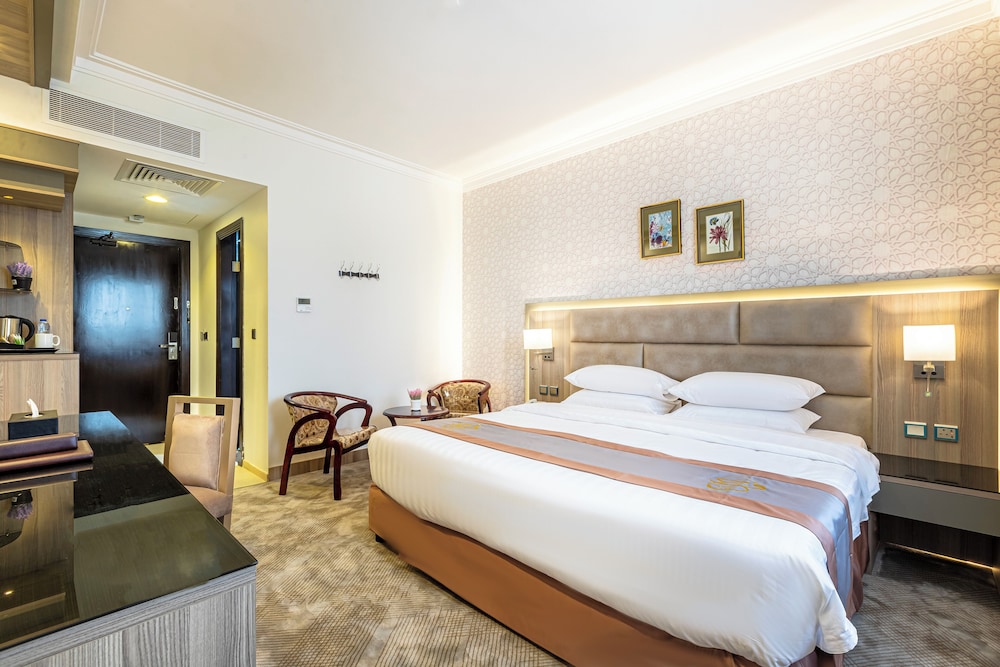 Basic Double Room, 1 King Bed, Private Bathroom
