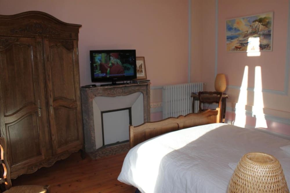 Double Room (Violette)