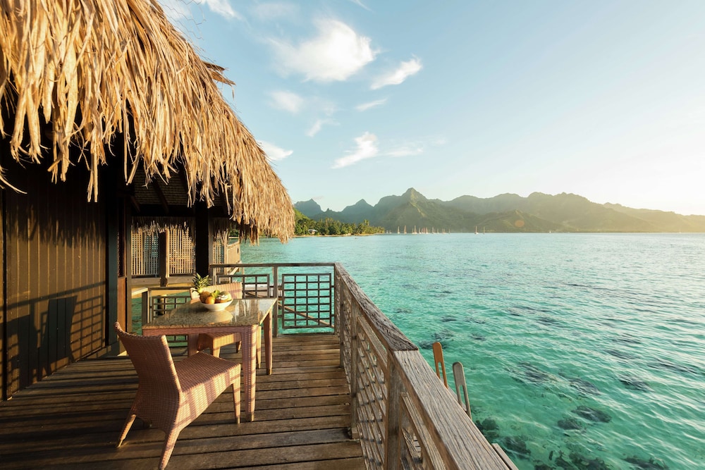 King Panoramic Overwater Bungalow
