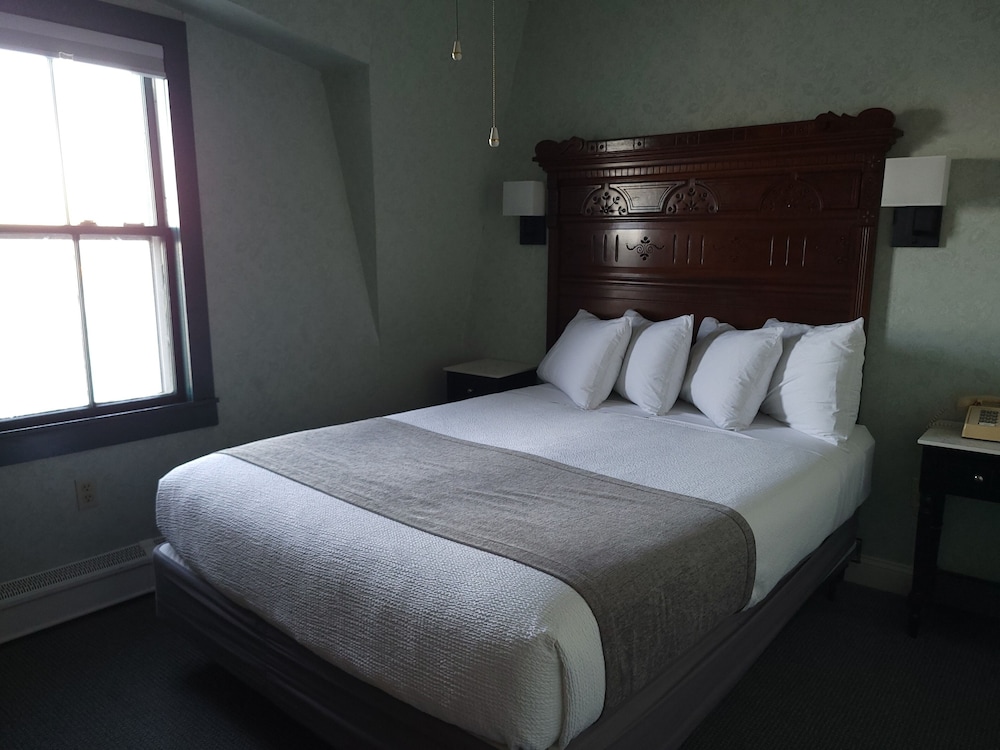 Room, 1 Queen Bed, Island view photo 2