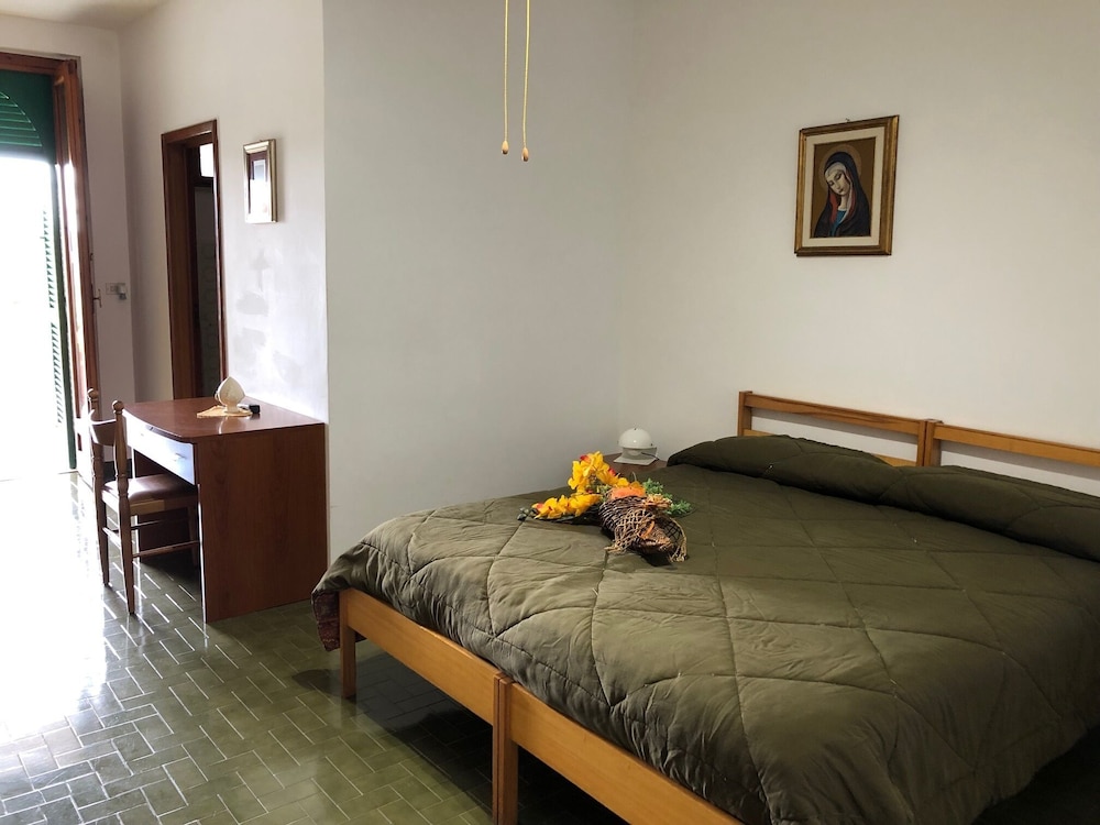 Panoramic Double or Twin Room, 1 Bedroom, Hill View photo 2