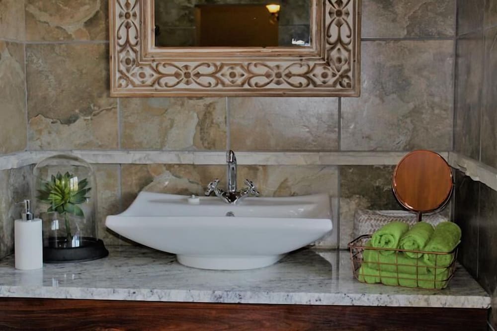 Executive Suite - Photo 3
