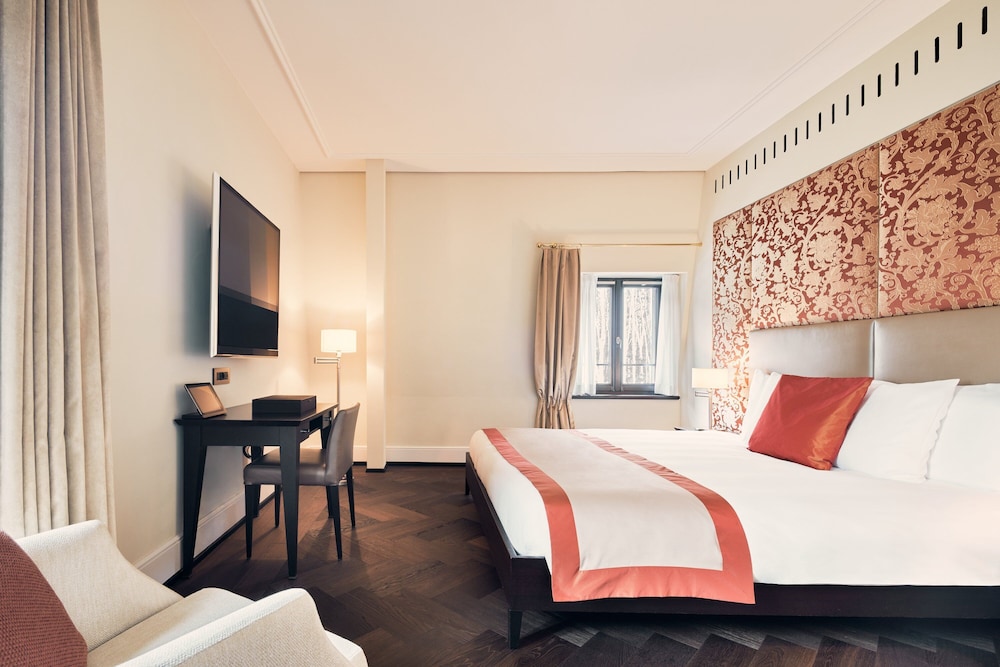 Grand Suite, Panoramic Rooftop, Livingroom, Fireplace, Sauna, Butler, Spa Access (12 years+) - Photo 3