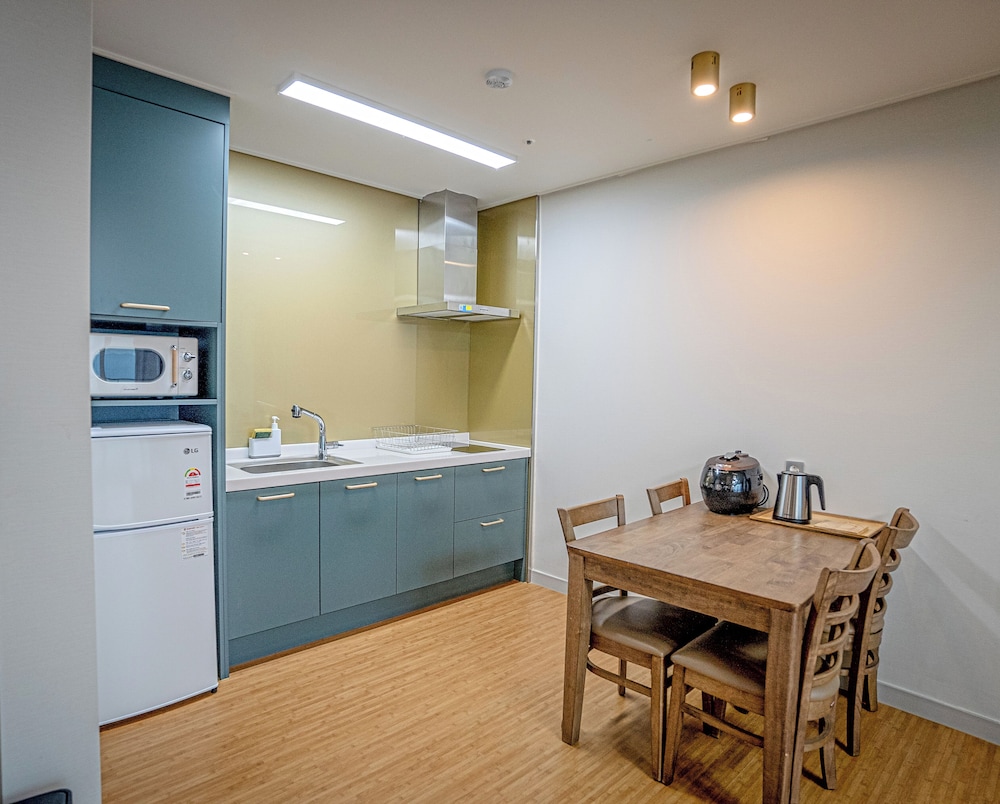Suite (34py Cooking Allowed) - Photo 4