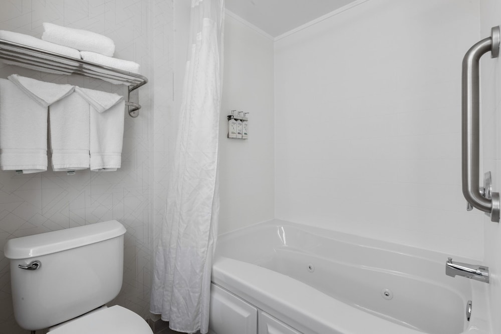 Suite, 1 King Bed (Whirlpool) - Photo 11