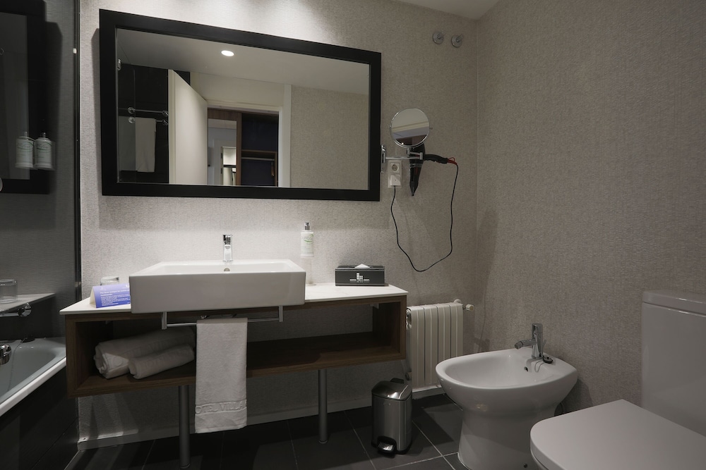 Double Room - Photo 15
