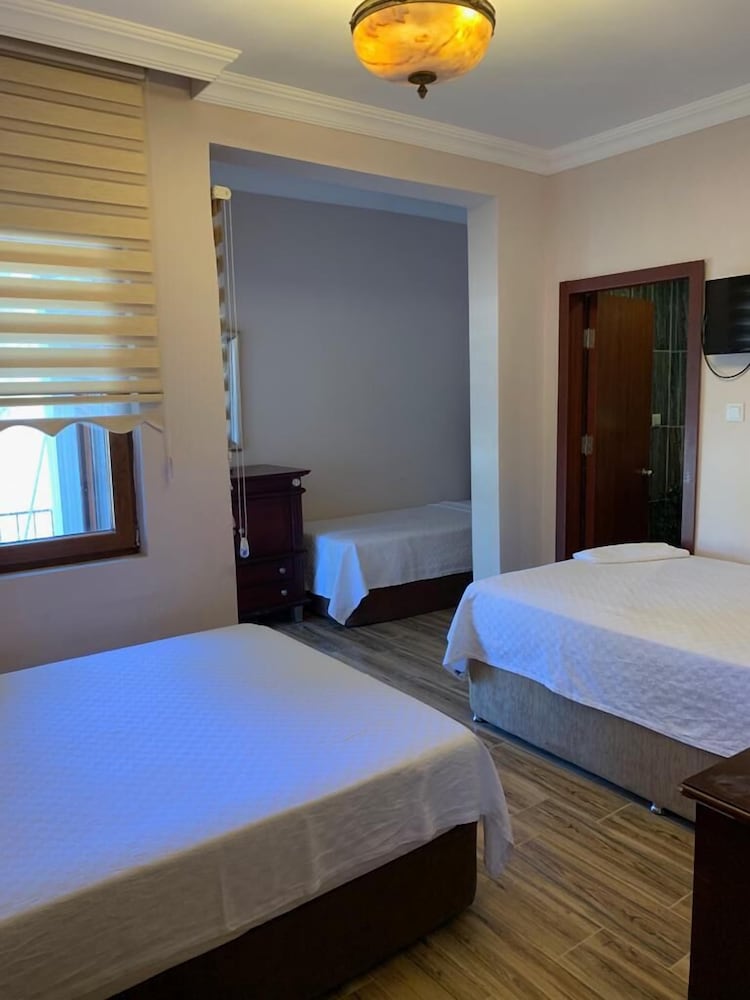 Classic Quadruple Room, Multiple Beds, Garden View photo 2