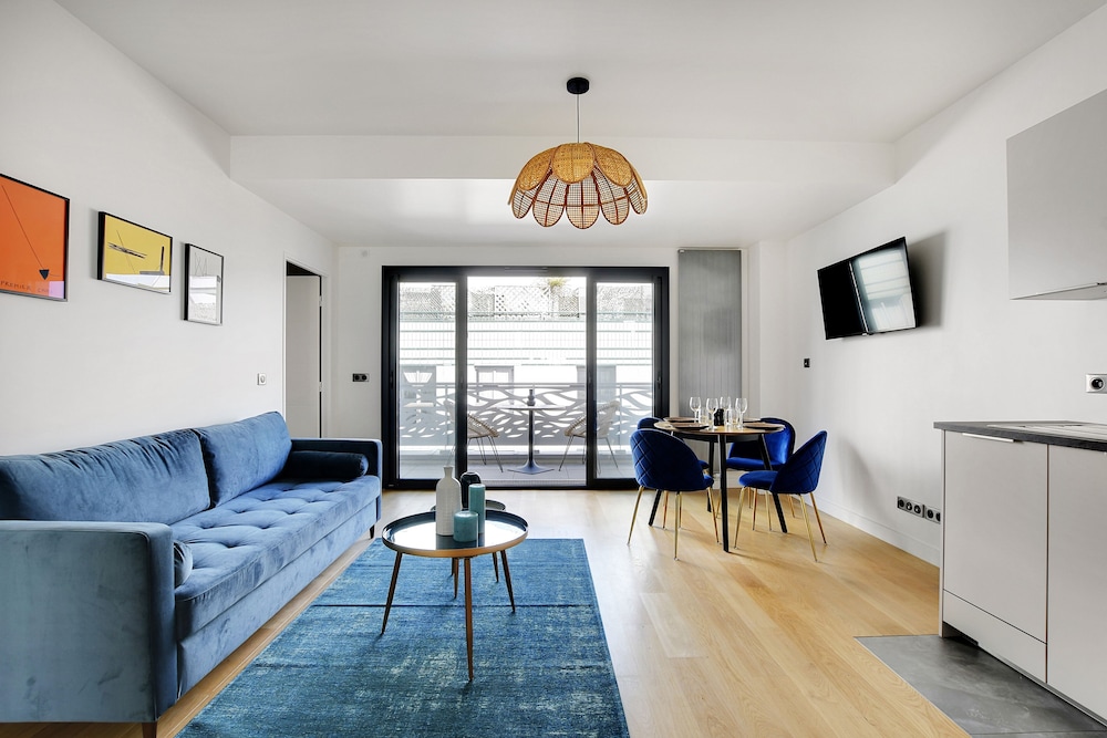 Apartment (Apartment with Shower)