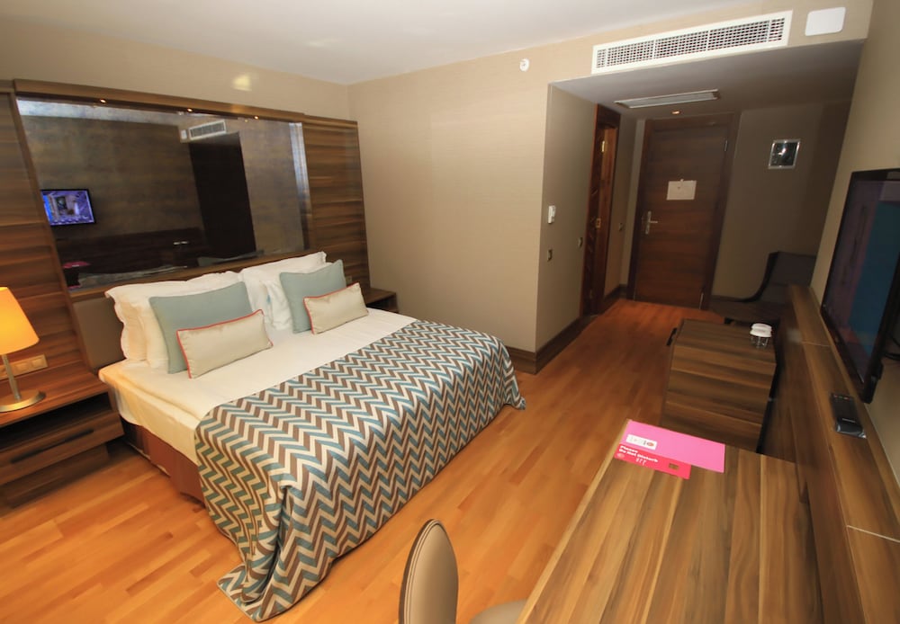 Superior Land View Room with French Balcony