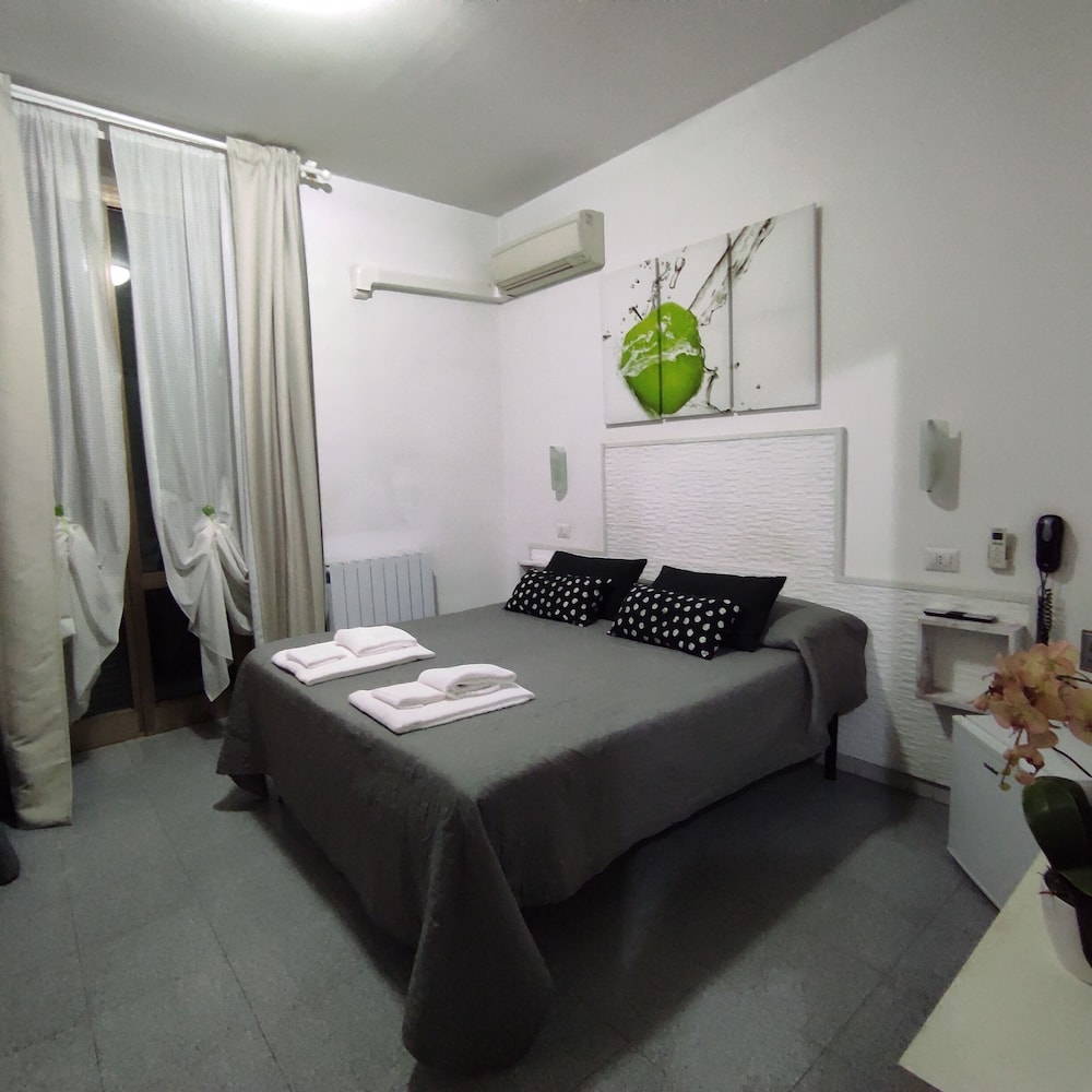 Basic Double Room, 1 Double or 2 Twin Beds, Non Smoking - Photo 13