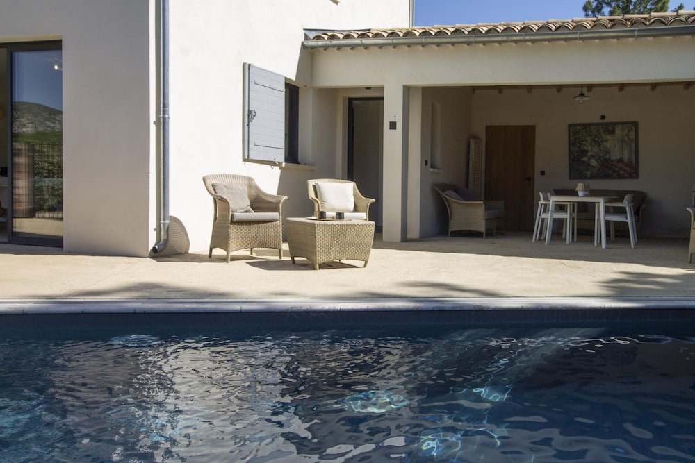 Villa photo 3