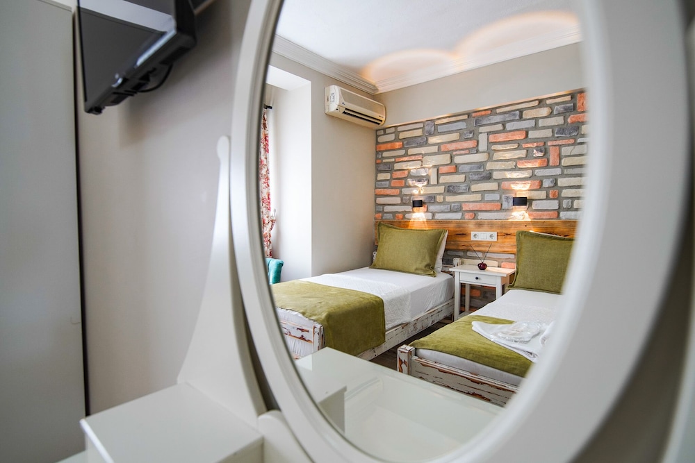 Standard Triple Room, Hill View photo 3