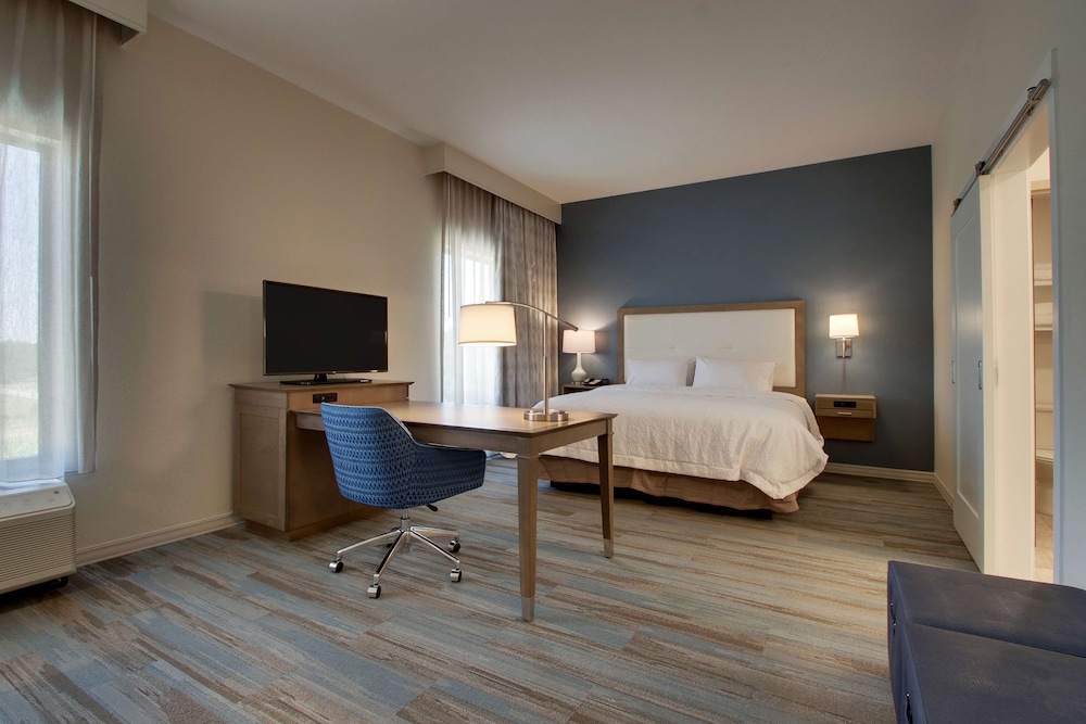 Studio, 1 King Bed, Accessible (Hearing) photo 2