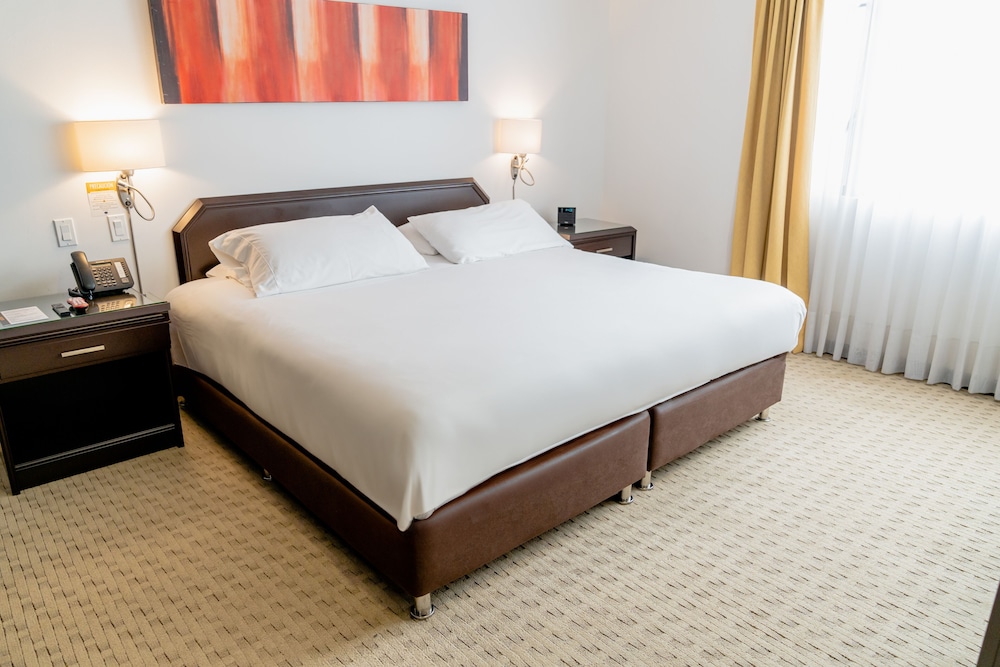 Business Room, 1 King Bed, Kitchen - Photo 6