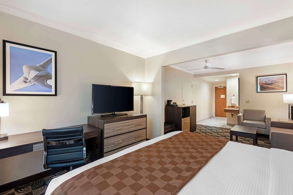 Suite, 1 King Bed with Sofa bed, Non Smoking, Kitchen (with Sofabed)