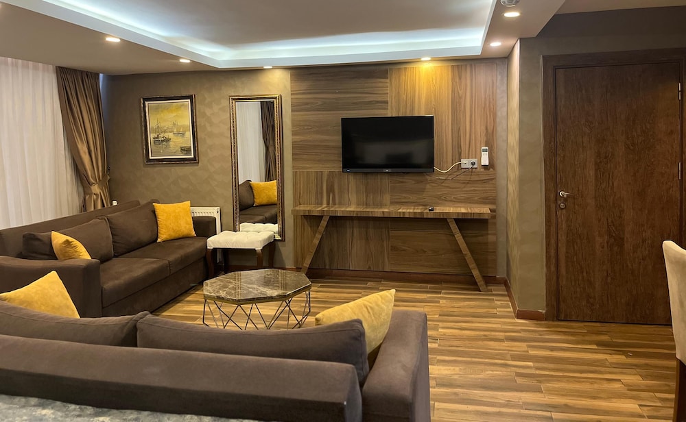 Junior Double Room, Kitchenette, City View photo 3