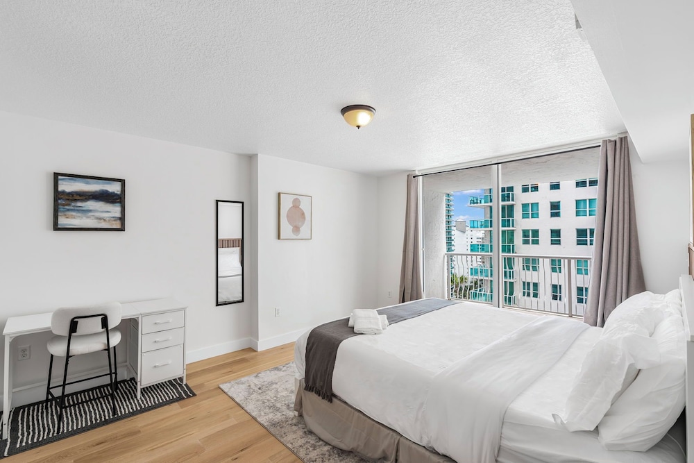Luxury Condo, 1 Bedroom, City View photo 2