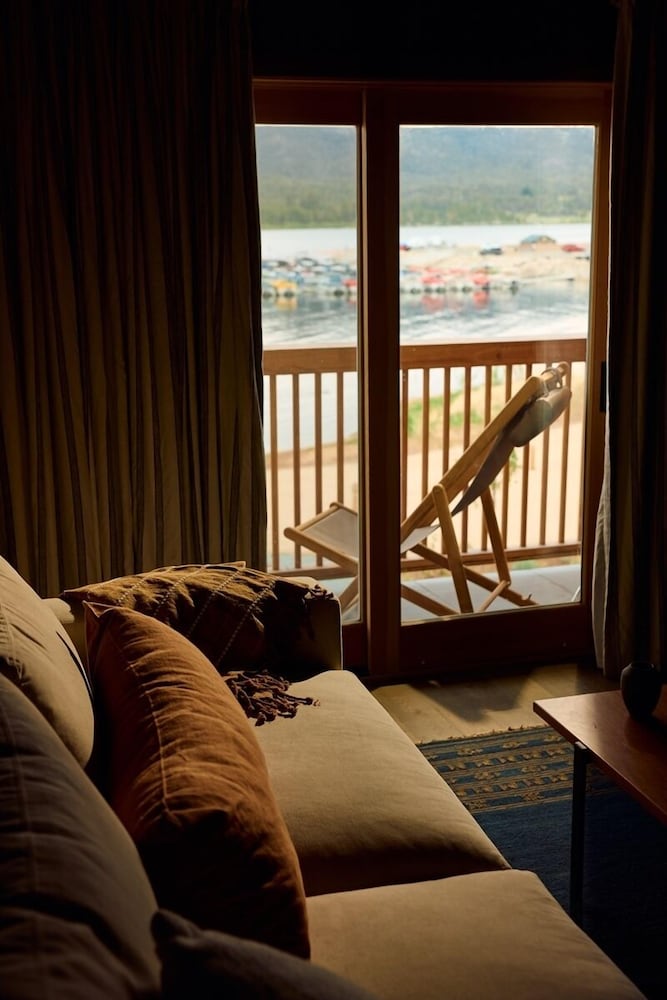 Premium Suite, 1 King Bed with Sofa bed, Lake View photo 2