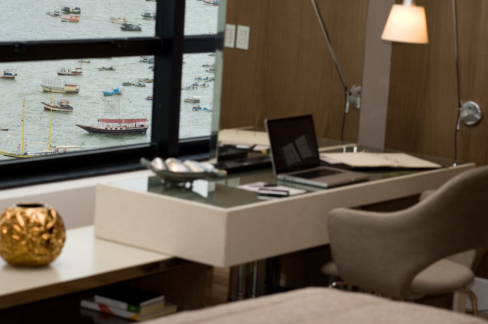 Executive Suite - Photo 6