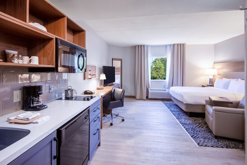 Studio Suite, 1 Queen Bed (Full Kitchen) - Photo 3