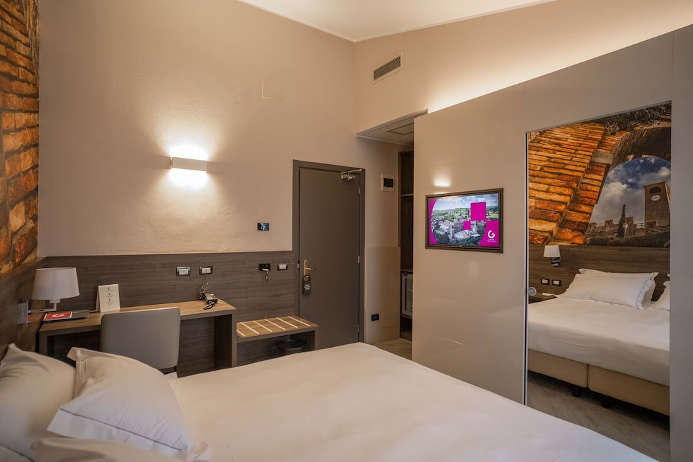 Business Double Room Single Use, 1 Queen Bed photo 2