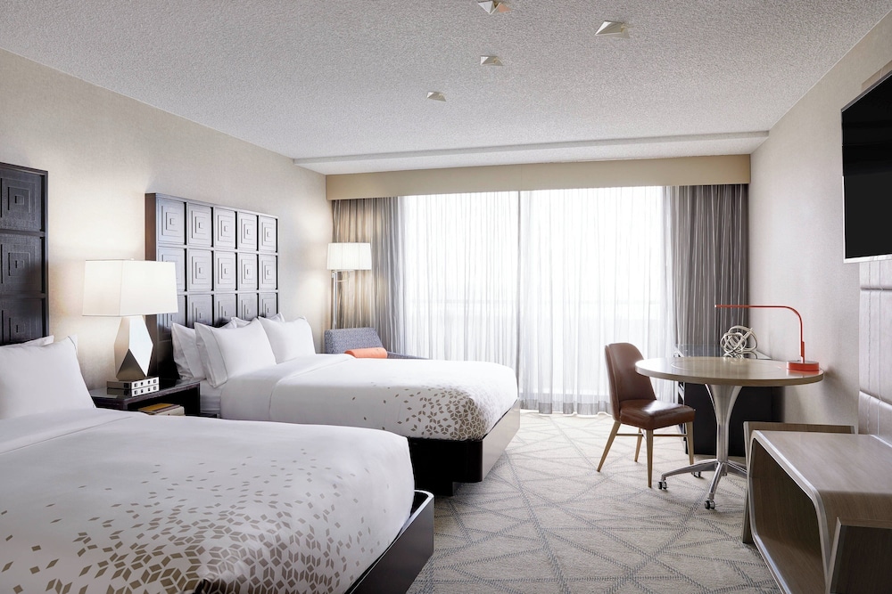 Club Room, 2 Queen Beds, City View - Photo 1