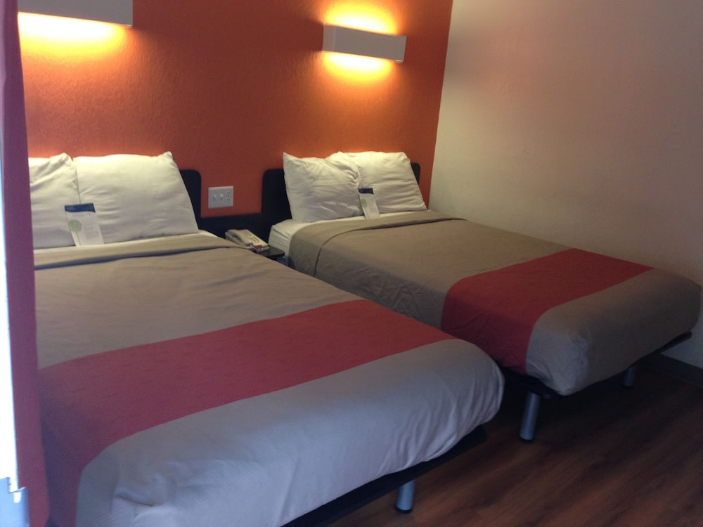 Standard Room, 2 Double Beds, Non Smoking photo 2