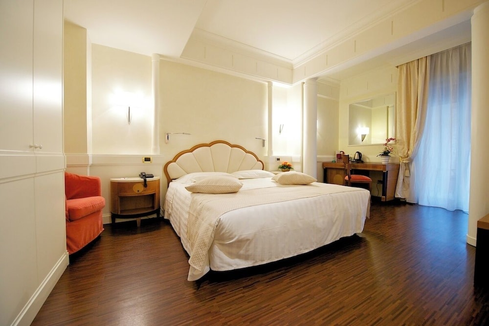 Deluxe Room - Photo 1